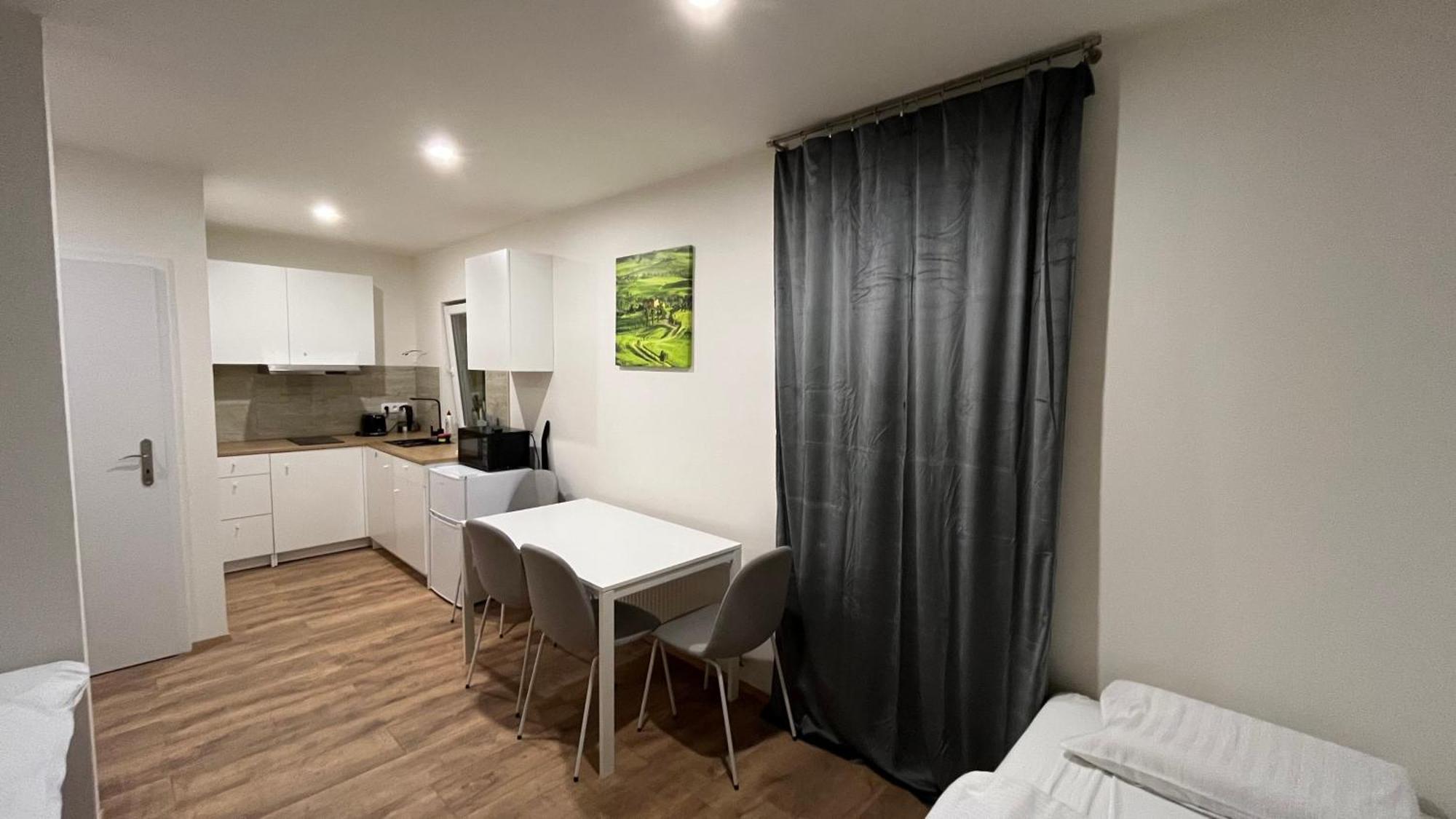 Apartment Golden Prague 78 Vestec  Eksteriør billede
